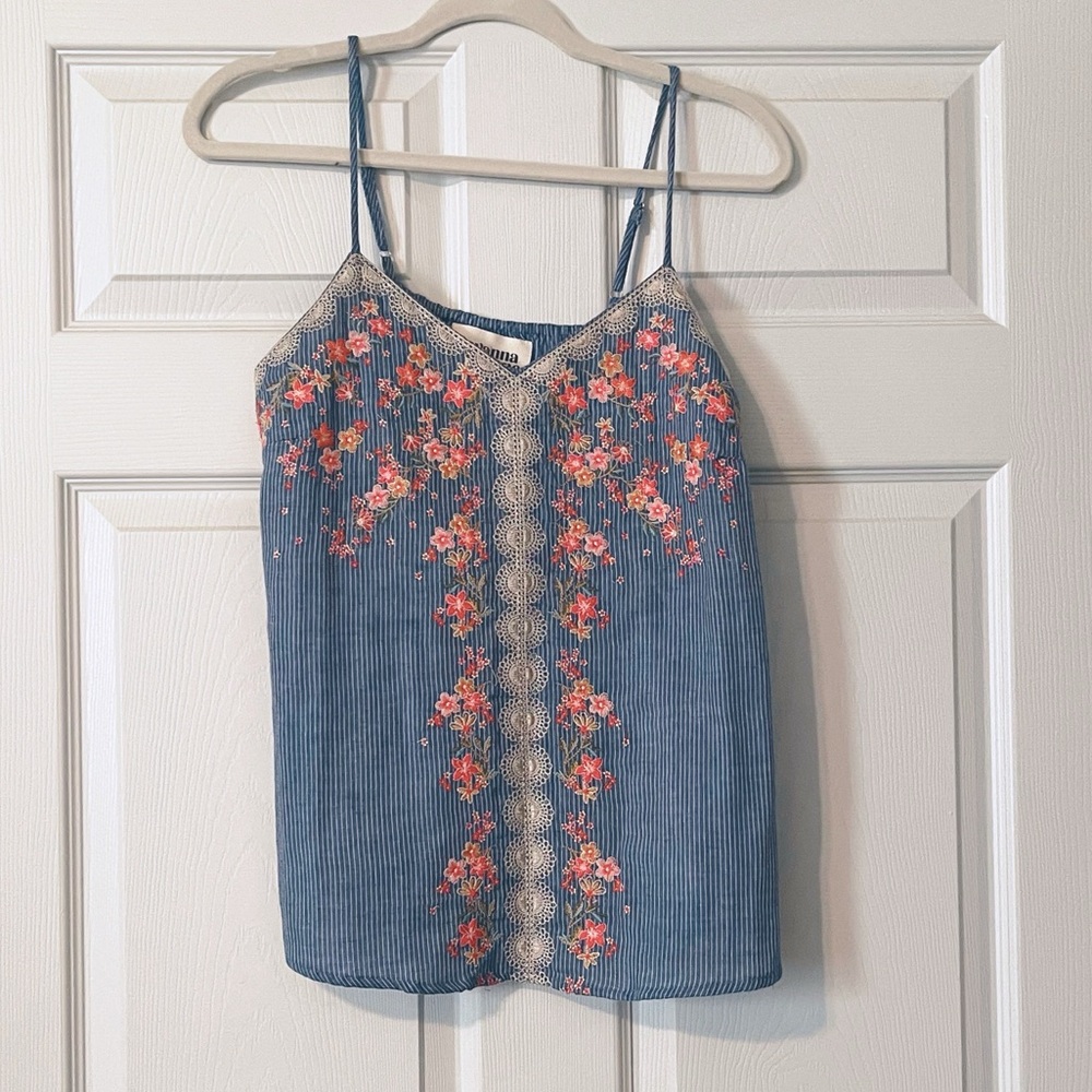 Savanna Jane • Women’s Blue Floral Embroidered Cami. Size S